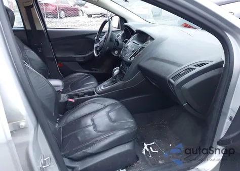 2015 Ford Focus Se z USA, uszkodzony, nr VIN 1FADP3F2XFL336212